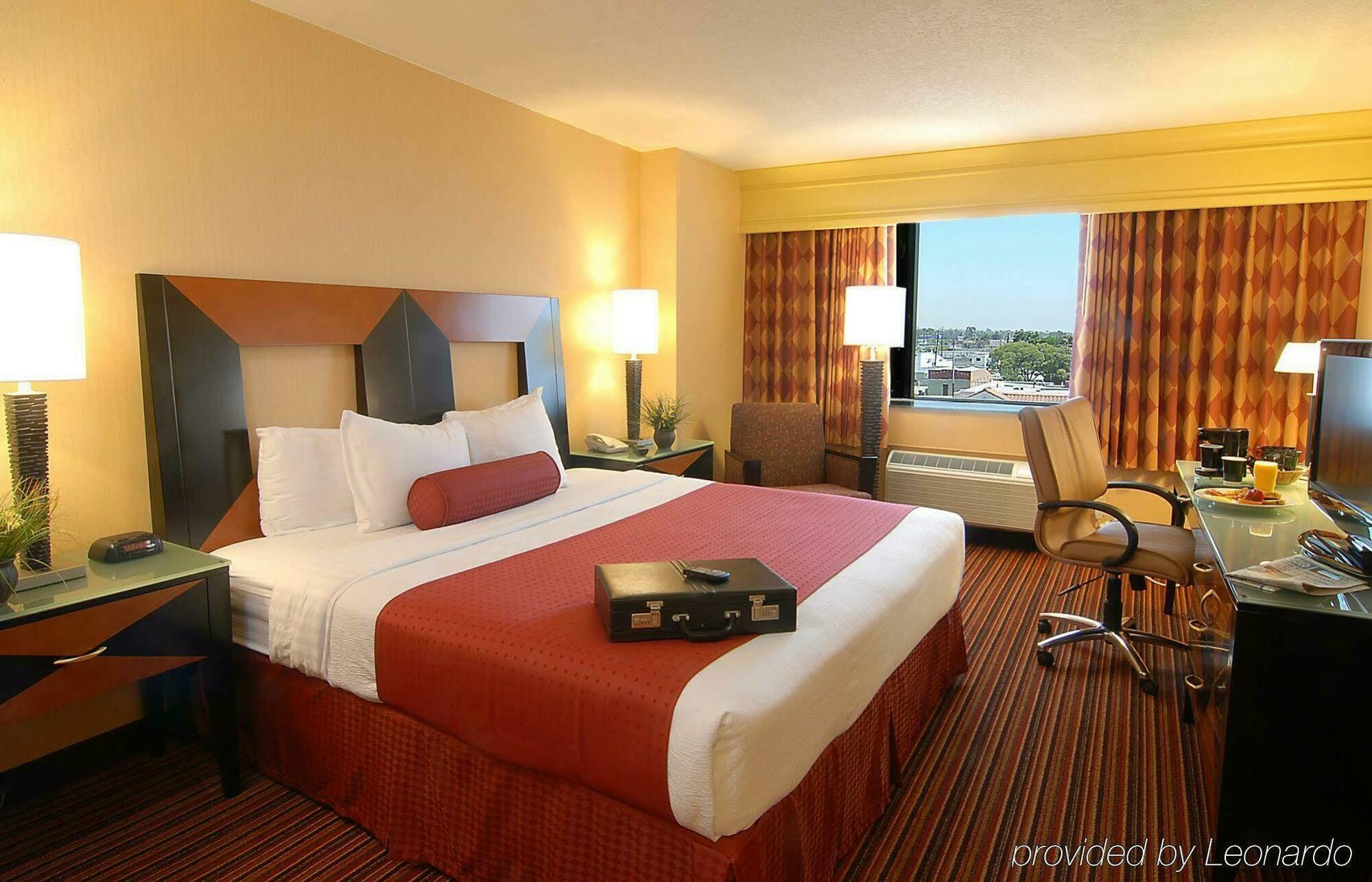 Holiday Inn Long Beach-Downtown Area エクステリア 写真