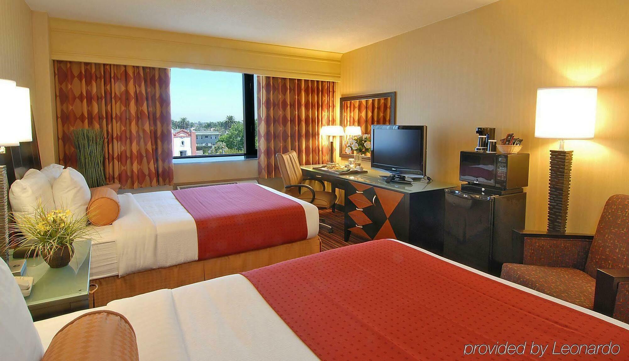 Holiday Inn Long Beach-Downtown Area エクステリア 写真